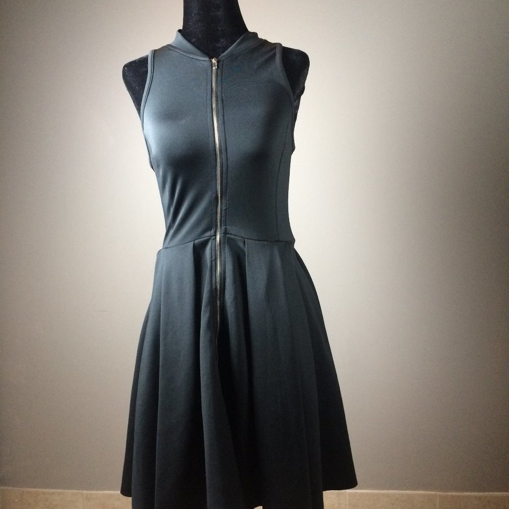 Medium black sleeveless dress